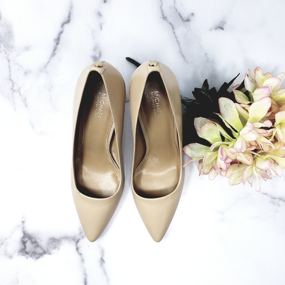 Michael Kors Shoes - MICHAEL MICHAEL KORS Flex Leather Pump